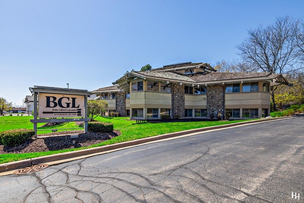 970 McHenry Avenue, Crystal Lake, IL 60014