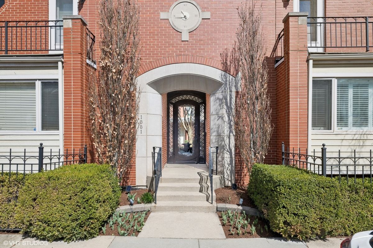 1881 Poe Street, Chicago, IL 60614