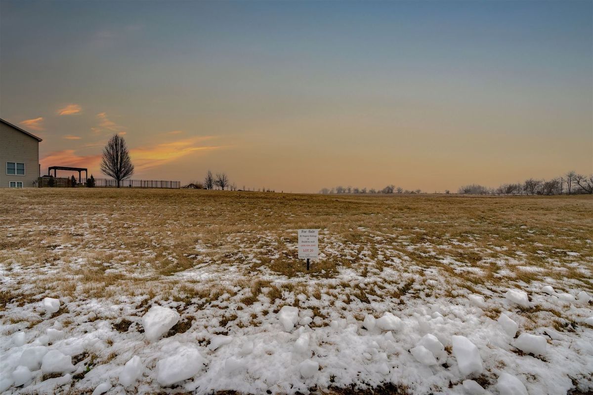 15 Boulder Drive, Carlock, IL 61725