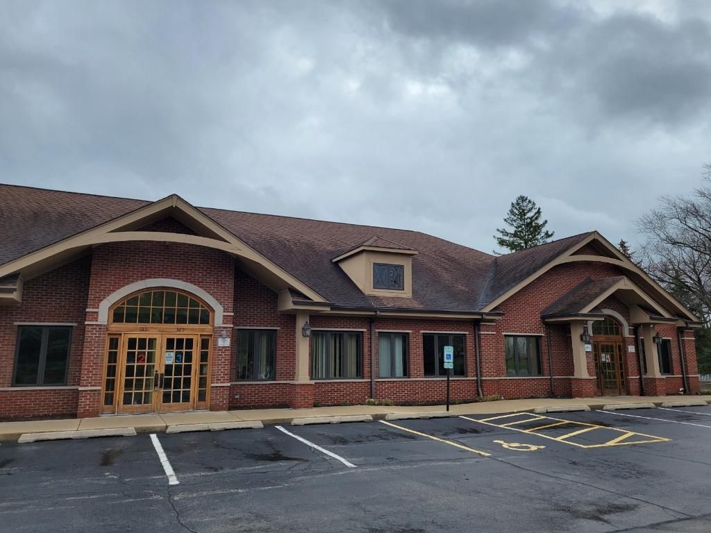 325 W Dundee Road — Buffalo Grove, IL 60089