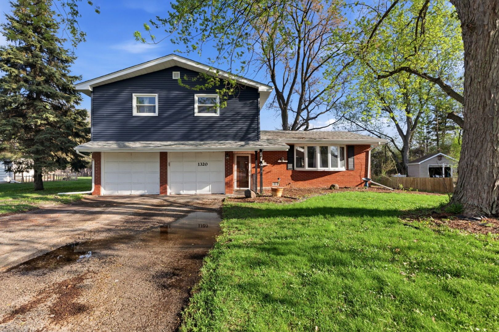 1320 Golfview Street — Aurora, IL 60506