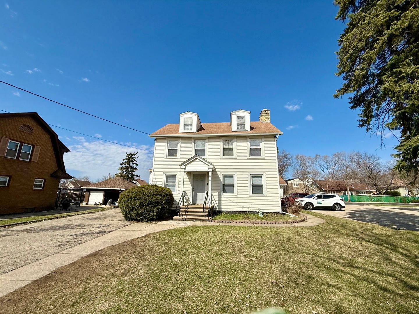 818 E New York Street — Aurora, IL 60505