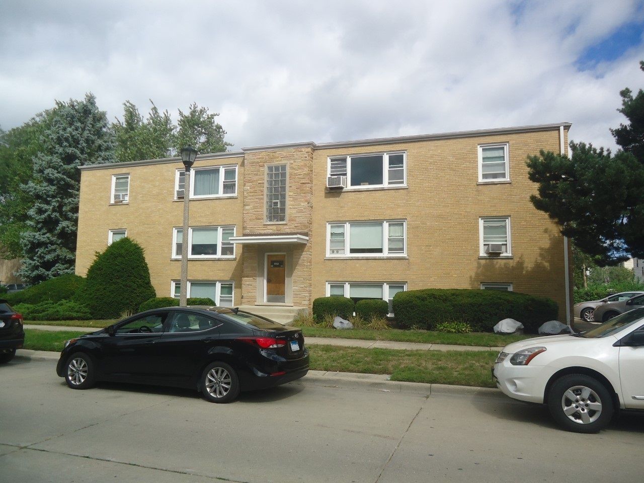 4950 Greenwood Street #3E — Skokie, IL 60077