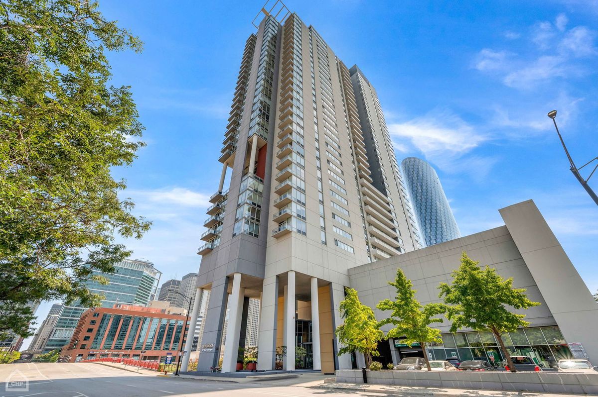 737 Washington Boulevard, Chicago, IL 60661