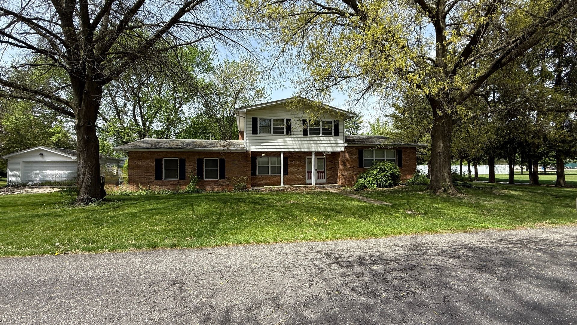203 S Whitehead Street — Tolono, IL 61880