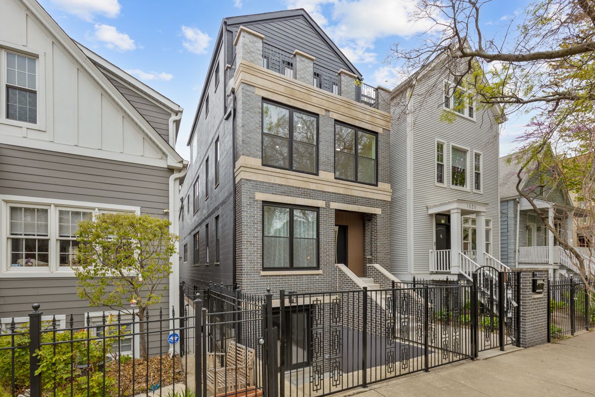 1522 W Wolfram Street — Chicago, IL 60657