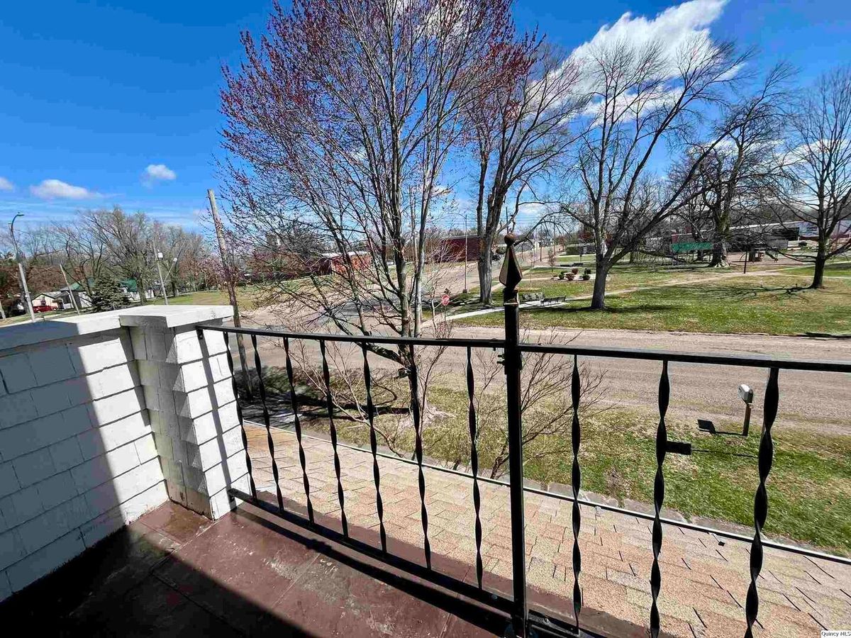100 S Franklin St., Clayton, IL 62324