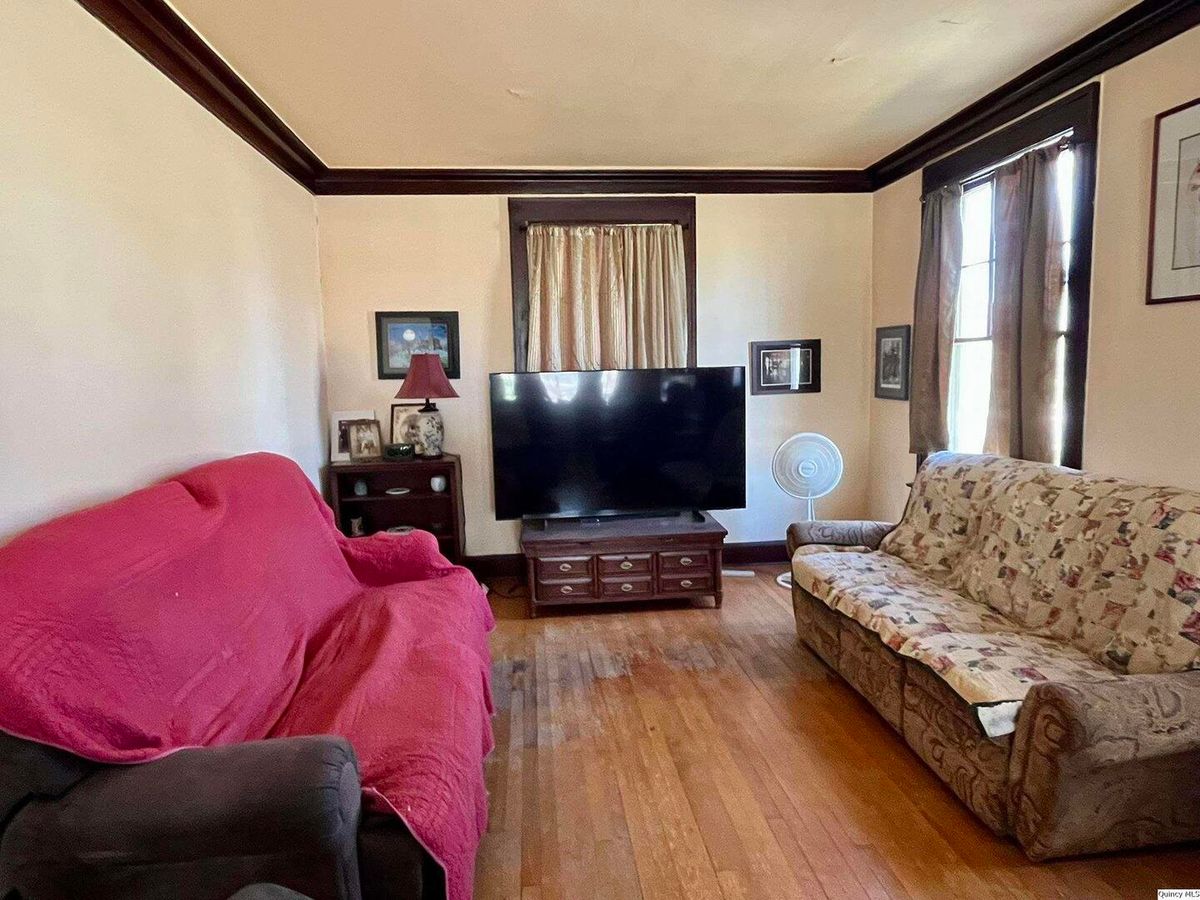100 S Franklin St., Clayton, IL 62324