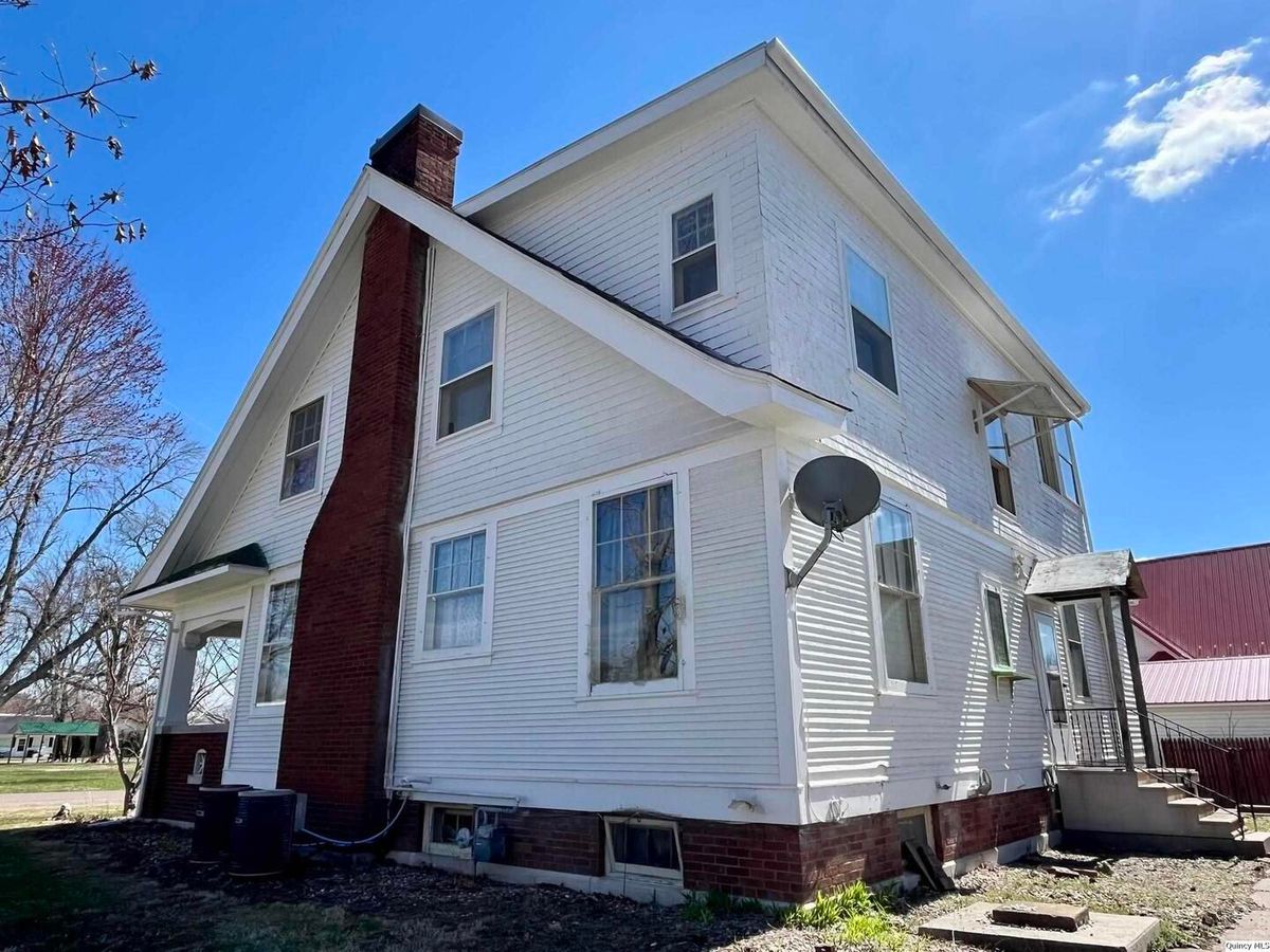 100 S Franklin St., Clayton, IL 62324