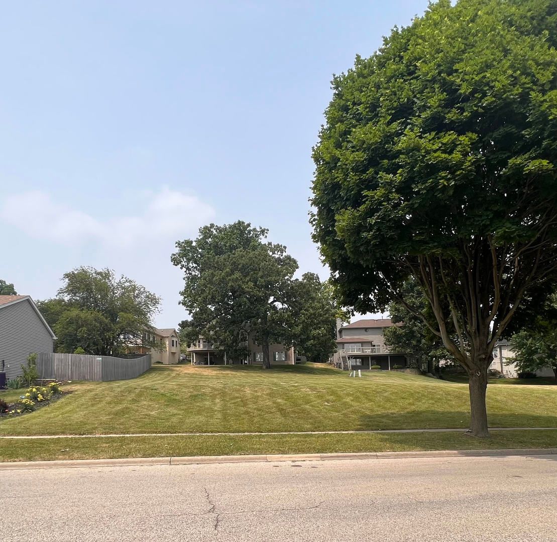 640 Highland Springs Drive, Elgin, IL 60123