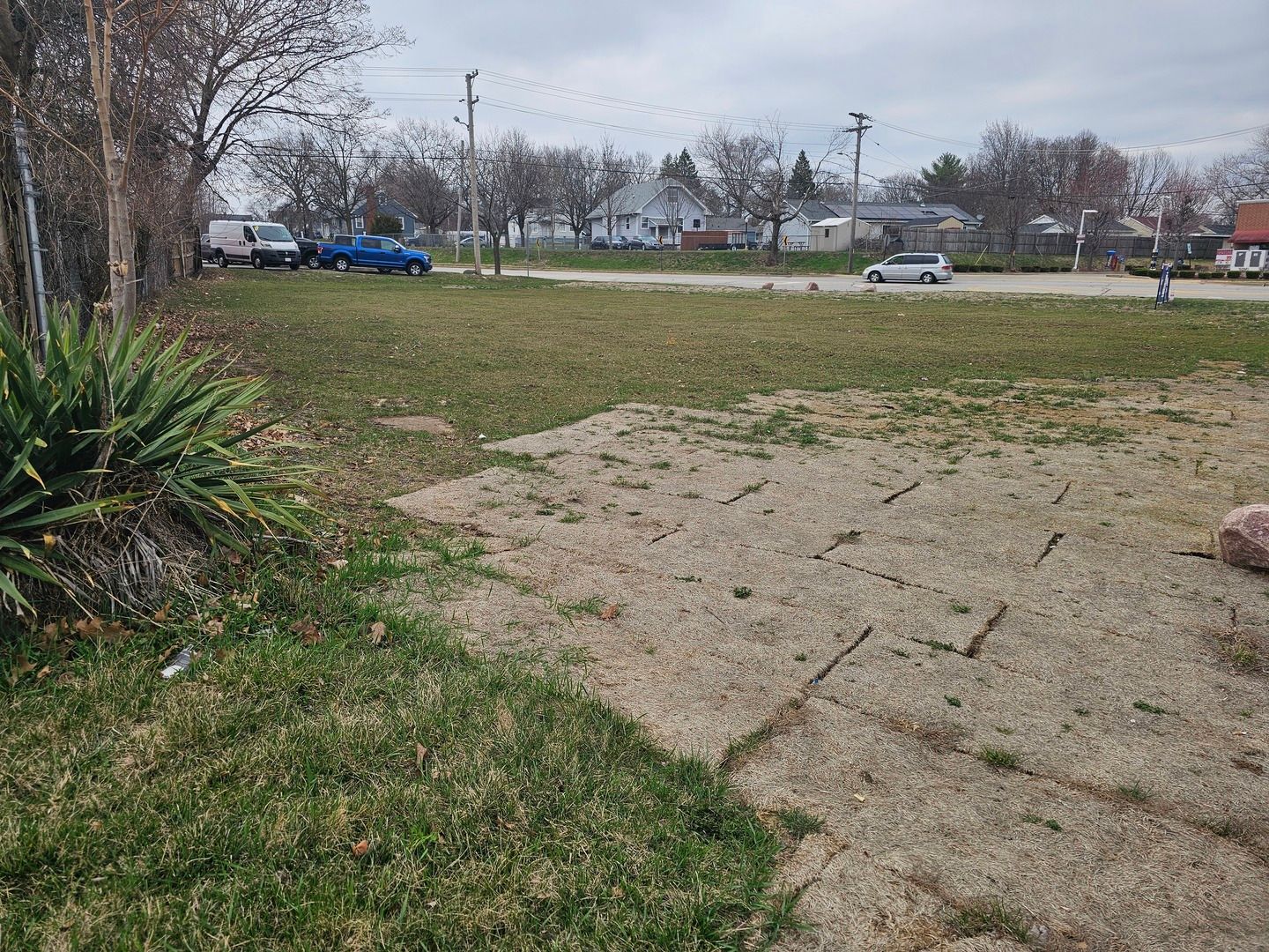 15 Hill Avenue — Aurora, IL 60505