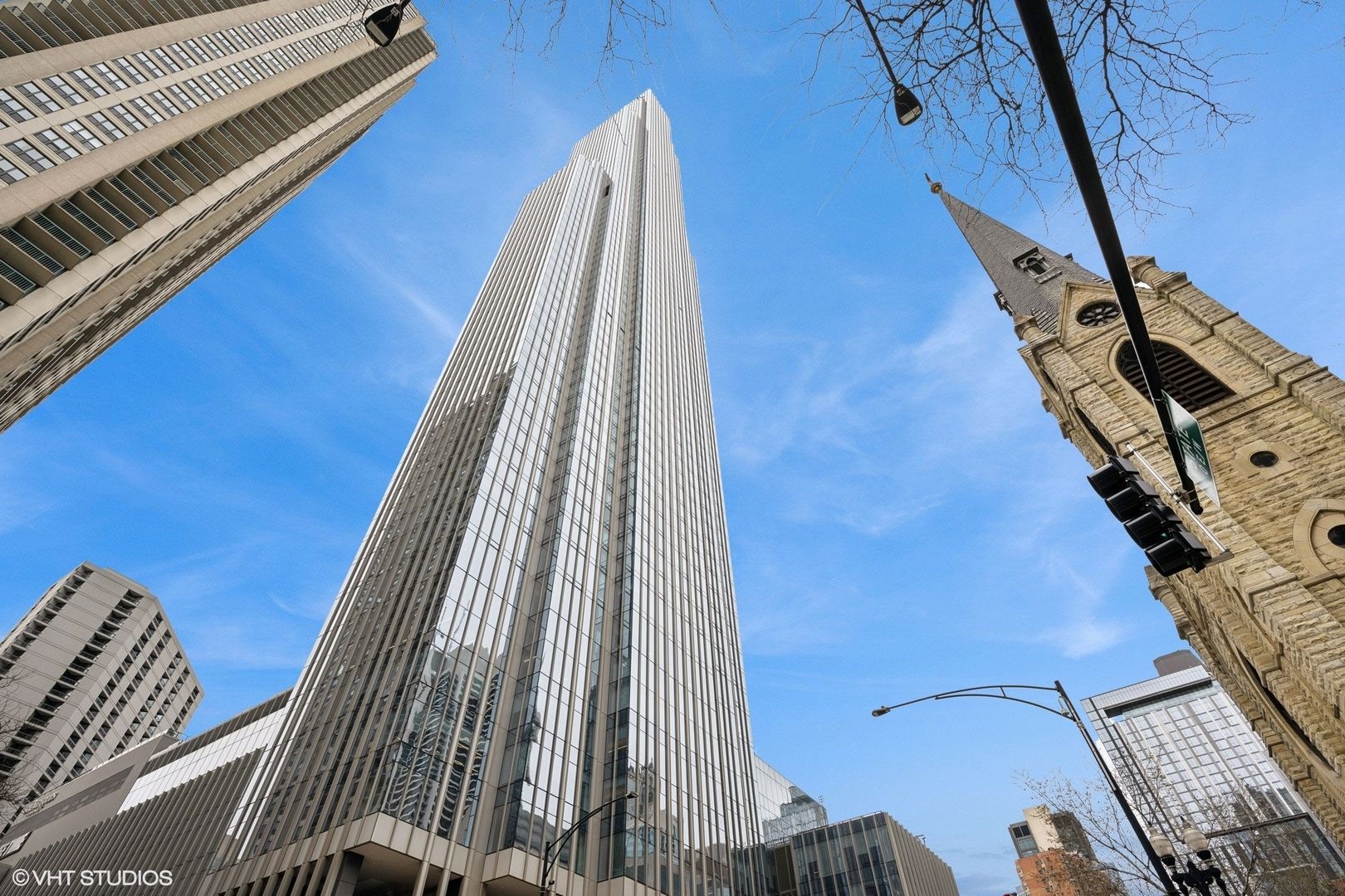 14 W Superior Street #4403 — Chicago, IL 60654