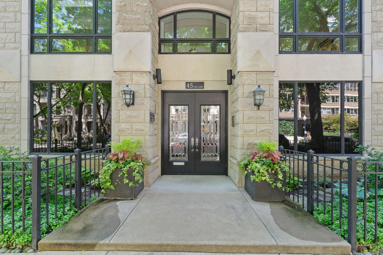 45 E Cedar Street #200 — Chicago, IL 60611