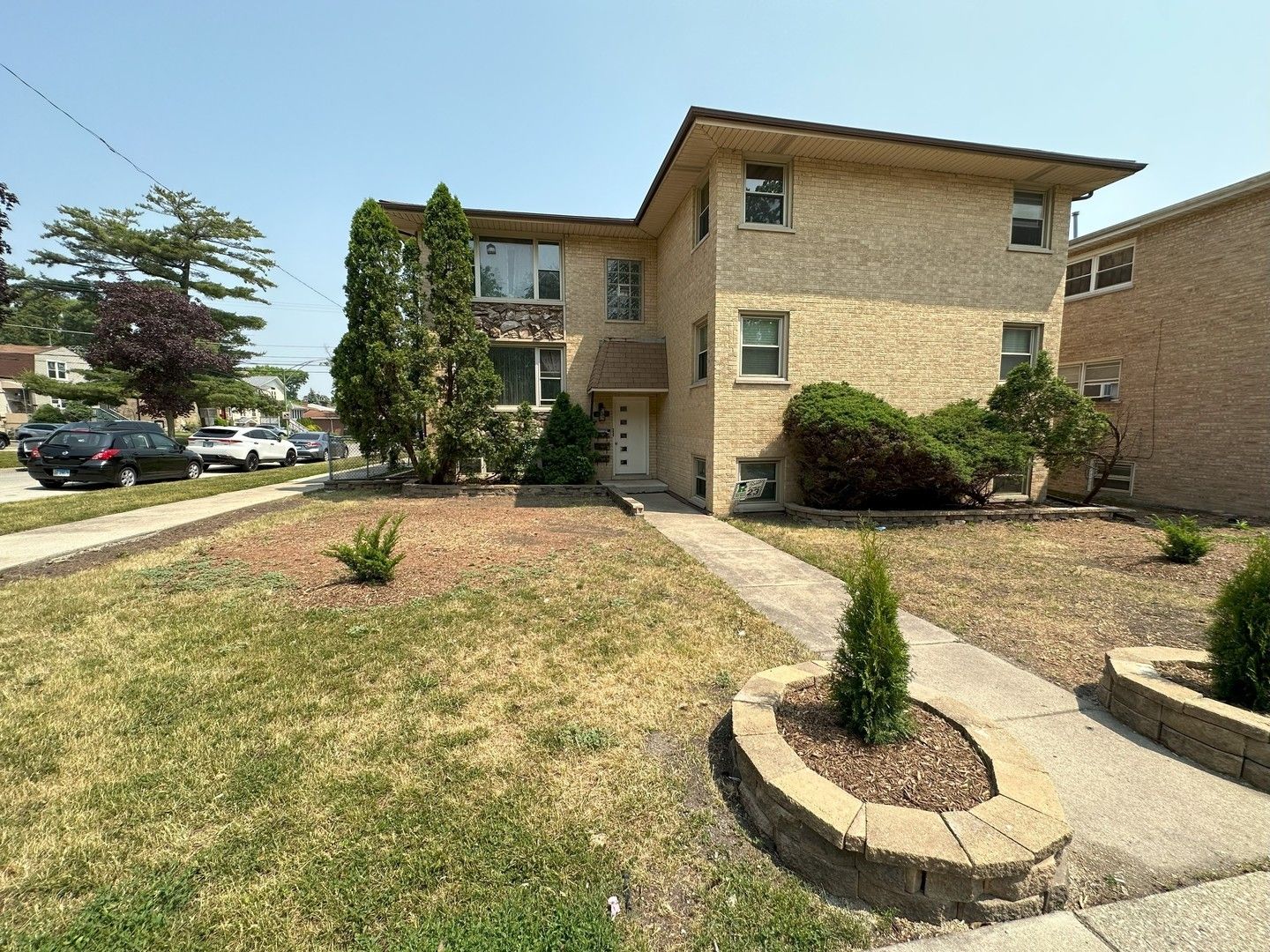 6520 W Gunnison Street — Harwood Heights, IL 60706