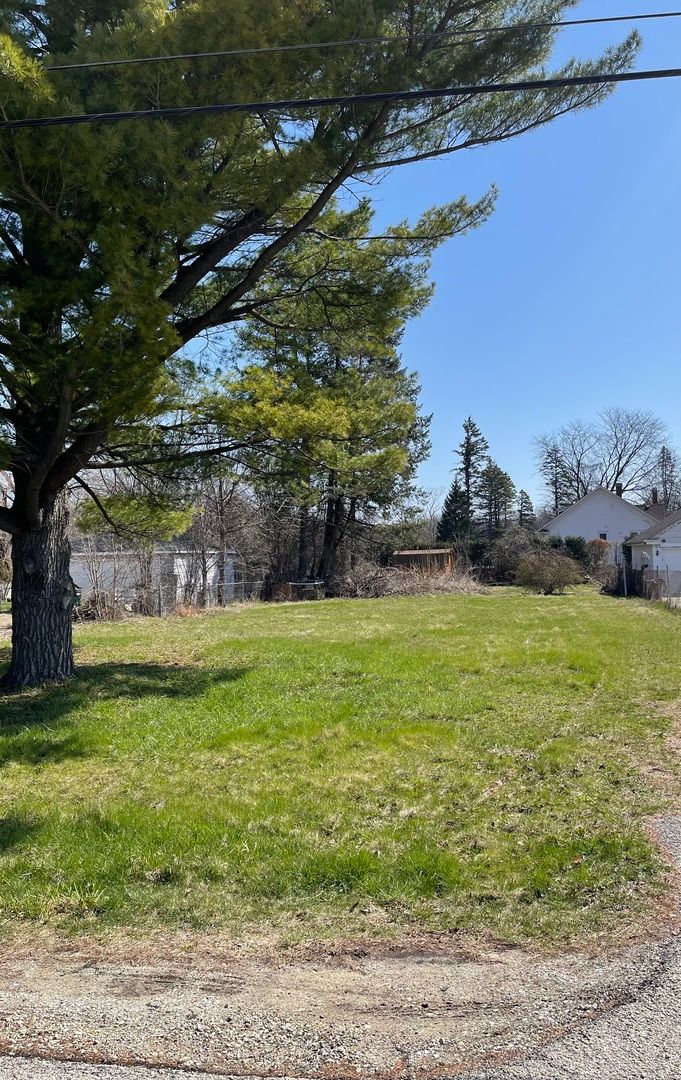 221 N Graylynn Drive — Mount Prospect, IL 60056
