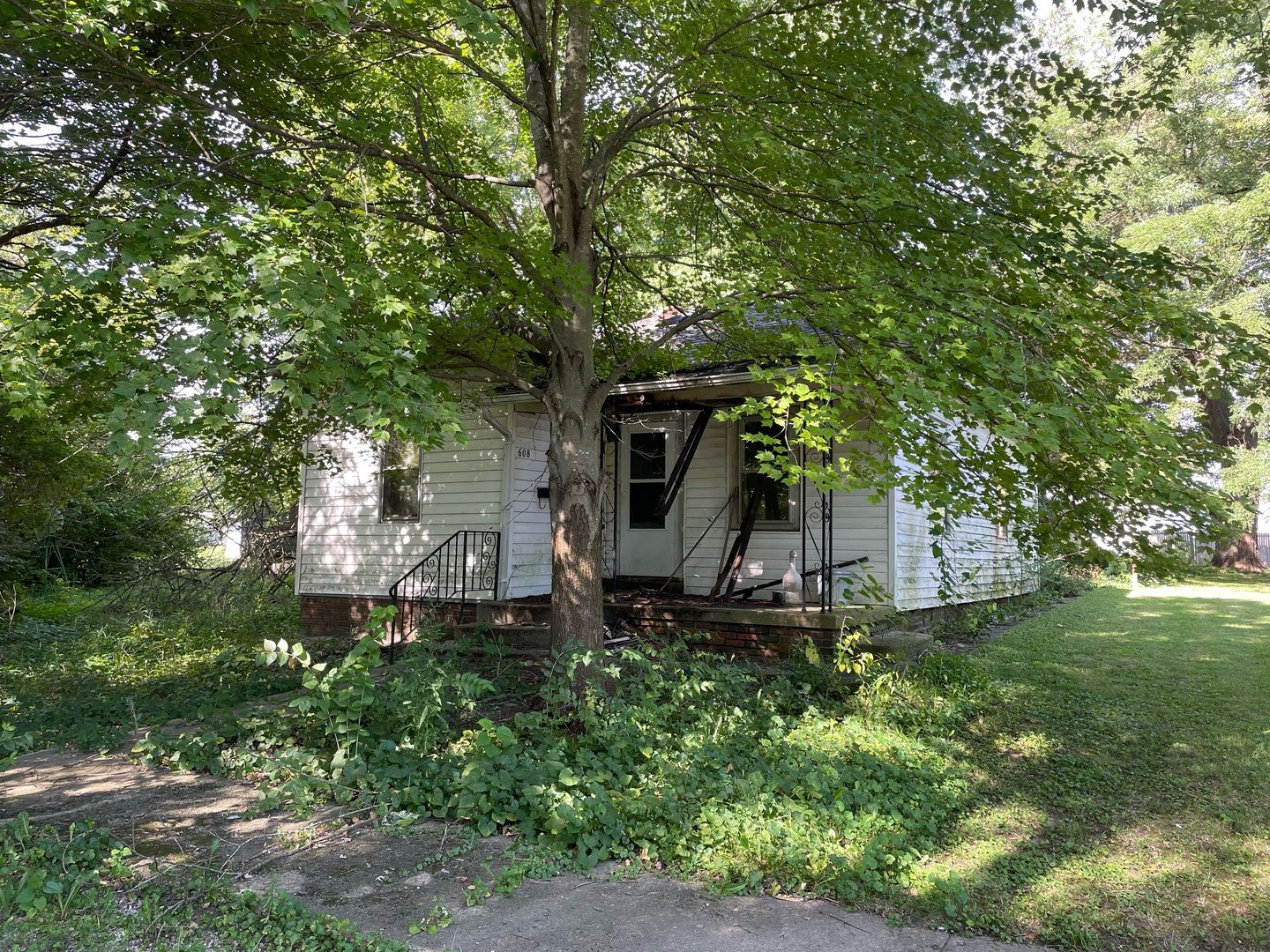 608 S Elm Street — Villa Grove, IL 61956