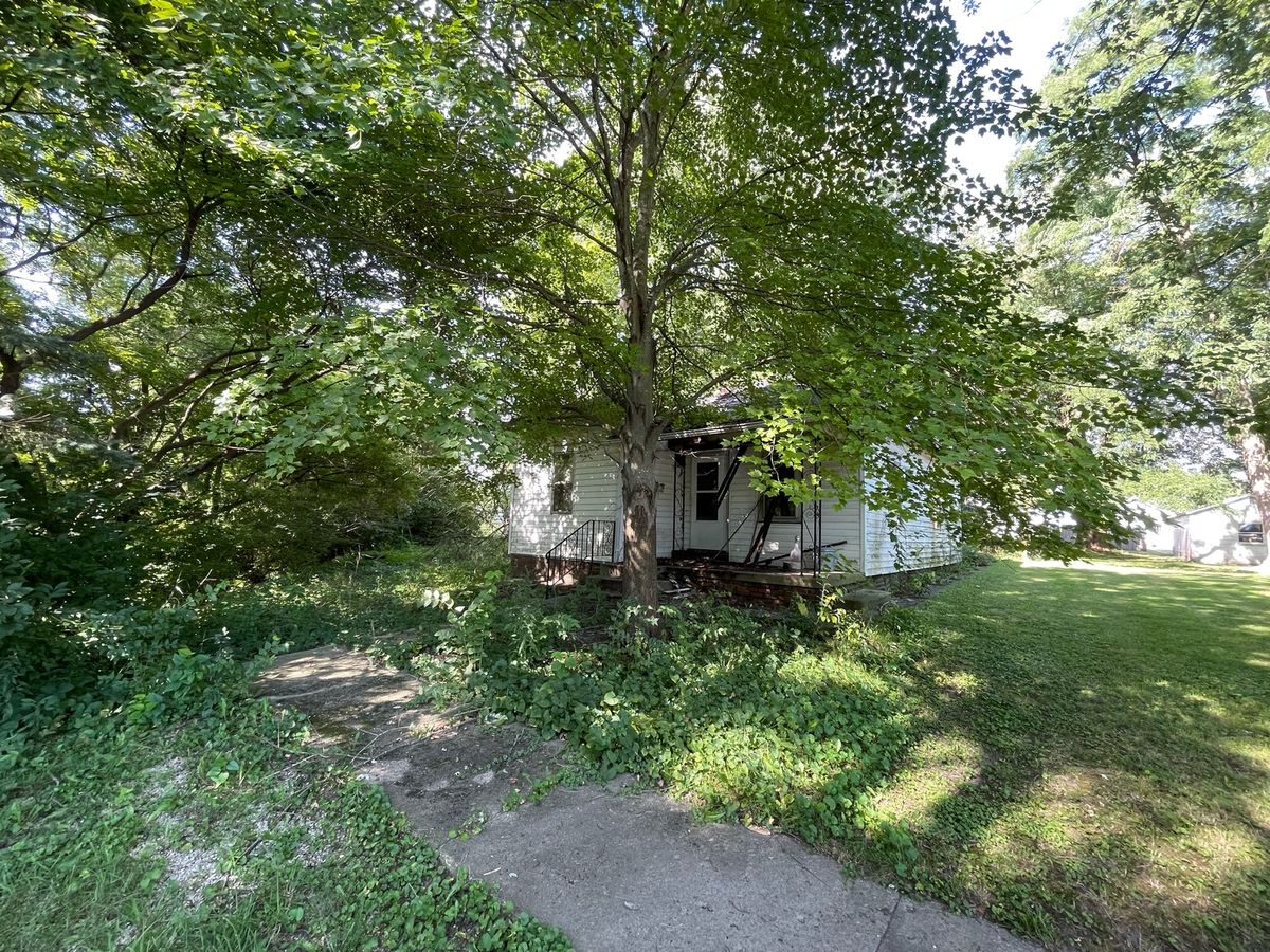 608 S Elm Street, Villa Grove, IL 61956
