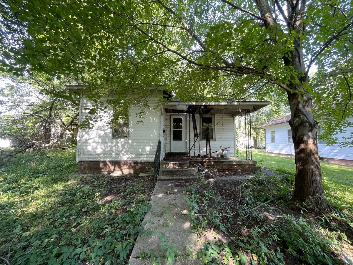 608 S Elm Street, Villa Grove, IL 61956