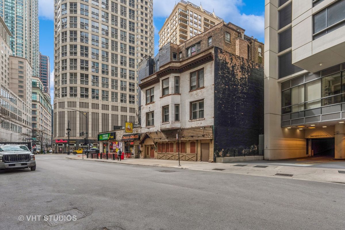 806 Rush Street, Chicago, IL 60611