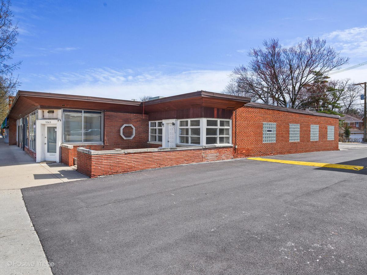 5365 Devon Avenue, Chicago, IL 60646