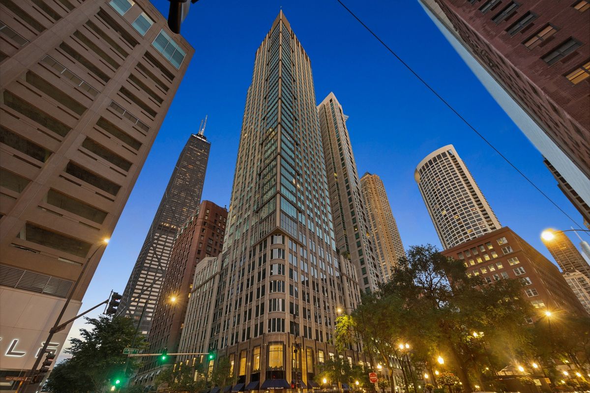57 Delaware Place, Chicago, IL 60611