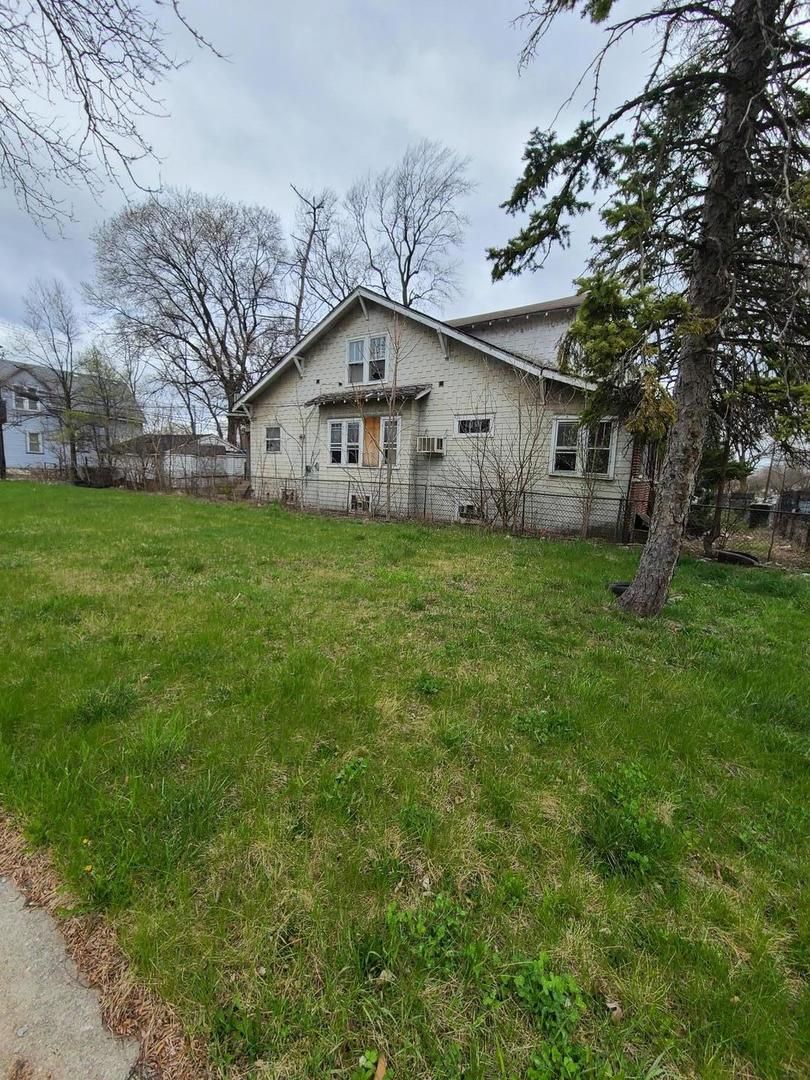 10452 S State Street — Chicago, IL 60628