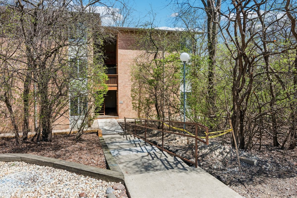 5803 Oakwood Drive, Lisle, IL 60532