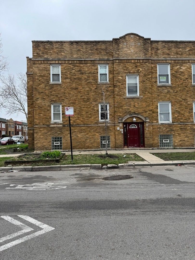 5301 W Le Moyne Street #2 — Chicago, IL 60651