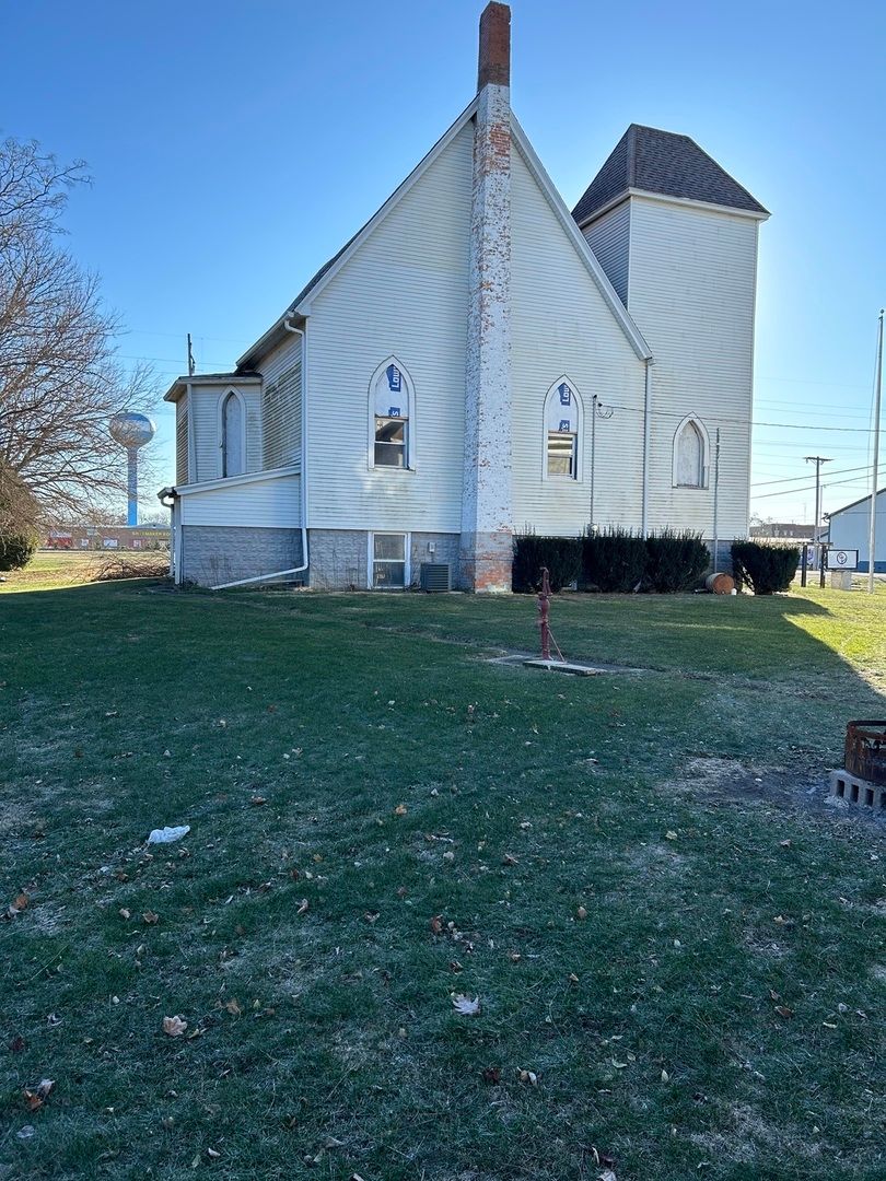 175 E 3rd Avenue, Clifton, IL 60927