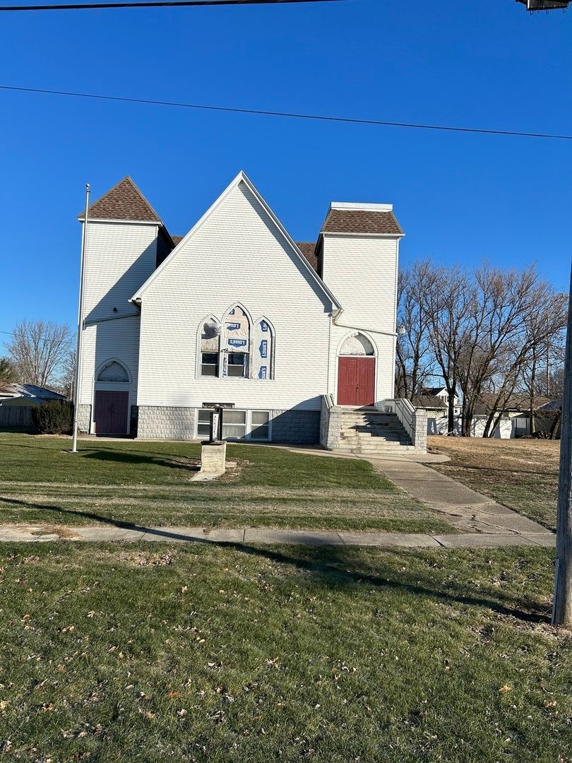 175 E 3rd Avenue, Clifton, IL 60927