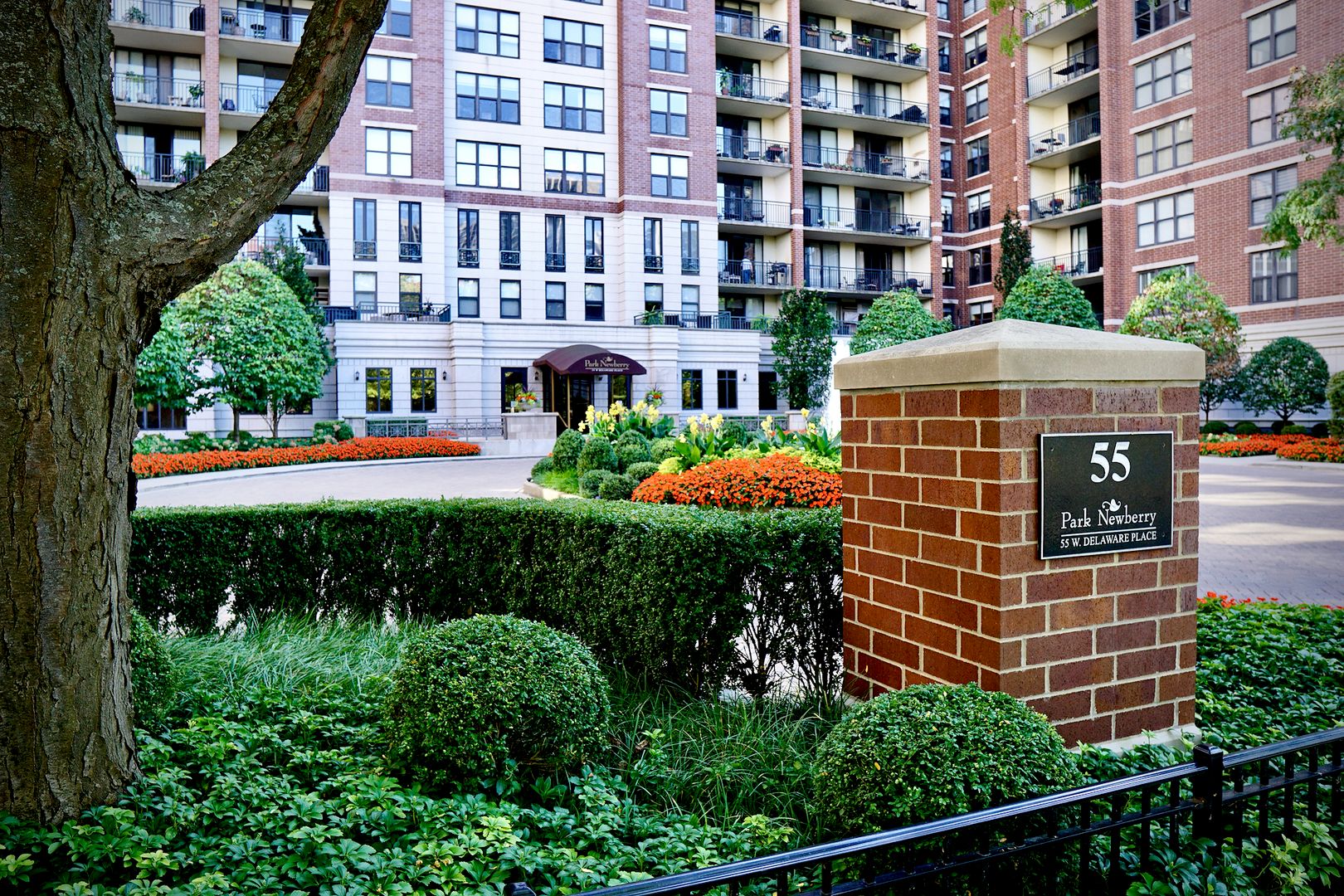 55 W Delaware Place #221 — Chicago, IL 60610
