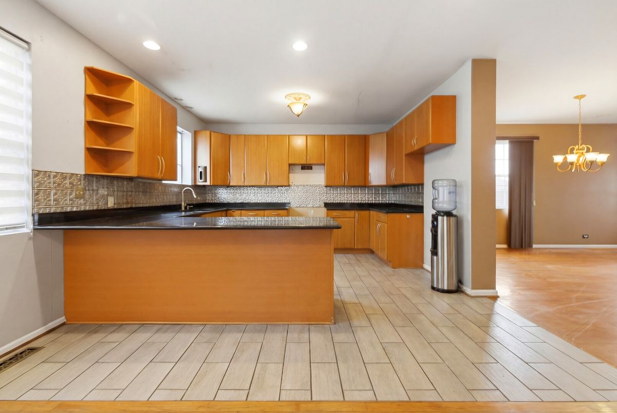 1024 Park Place, Bellwood, IL 60104