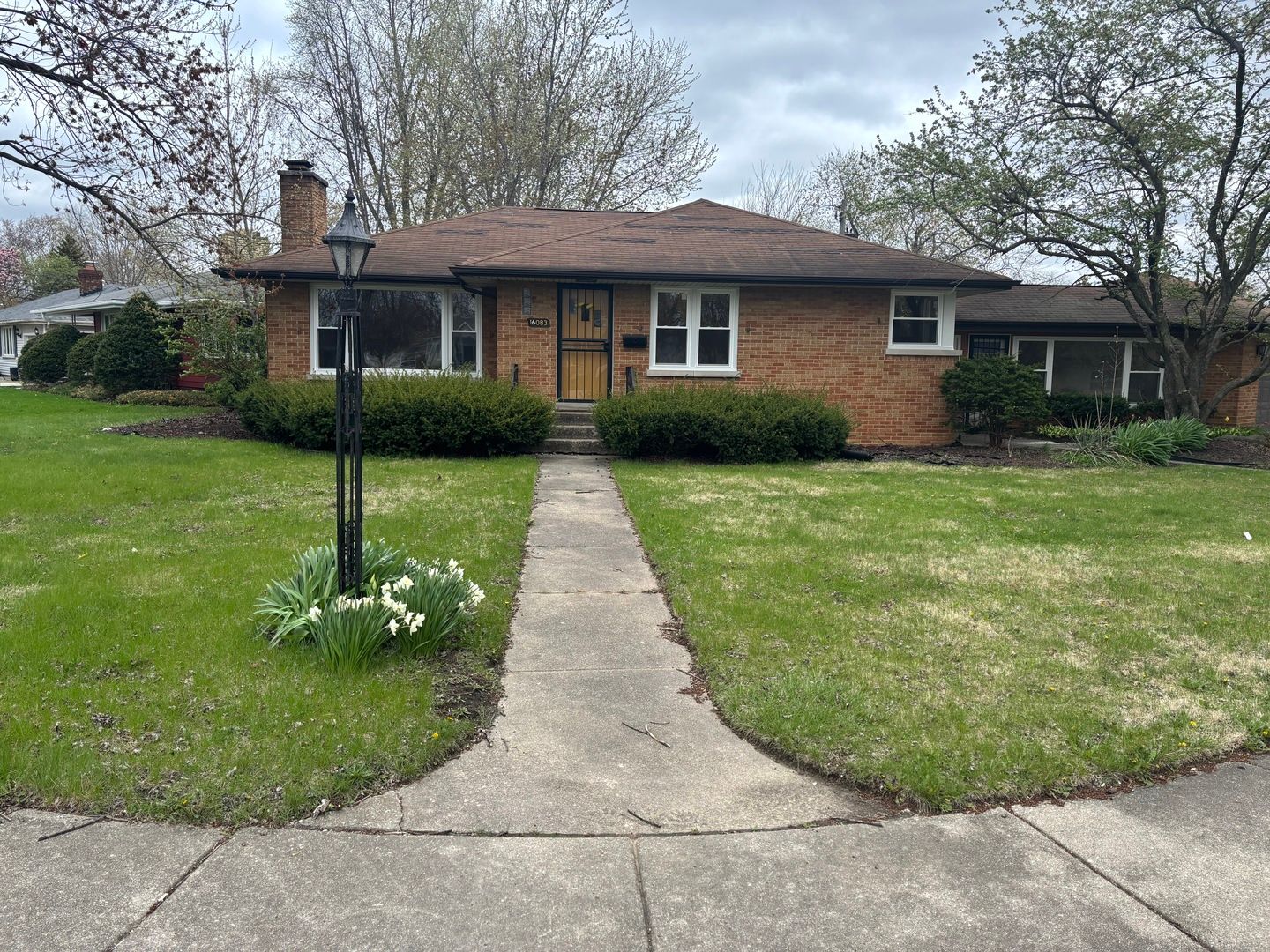 16083 School Street — South Holland, IL 60473