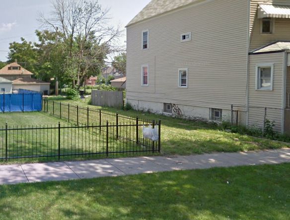 8647 S COLFAX Avenue — Chicago, IL 60617