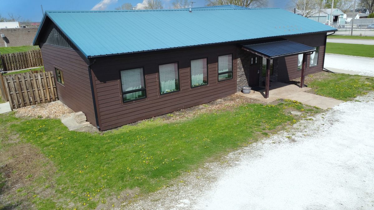 201 E Main Street, Crescent City, IL 60928