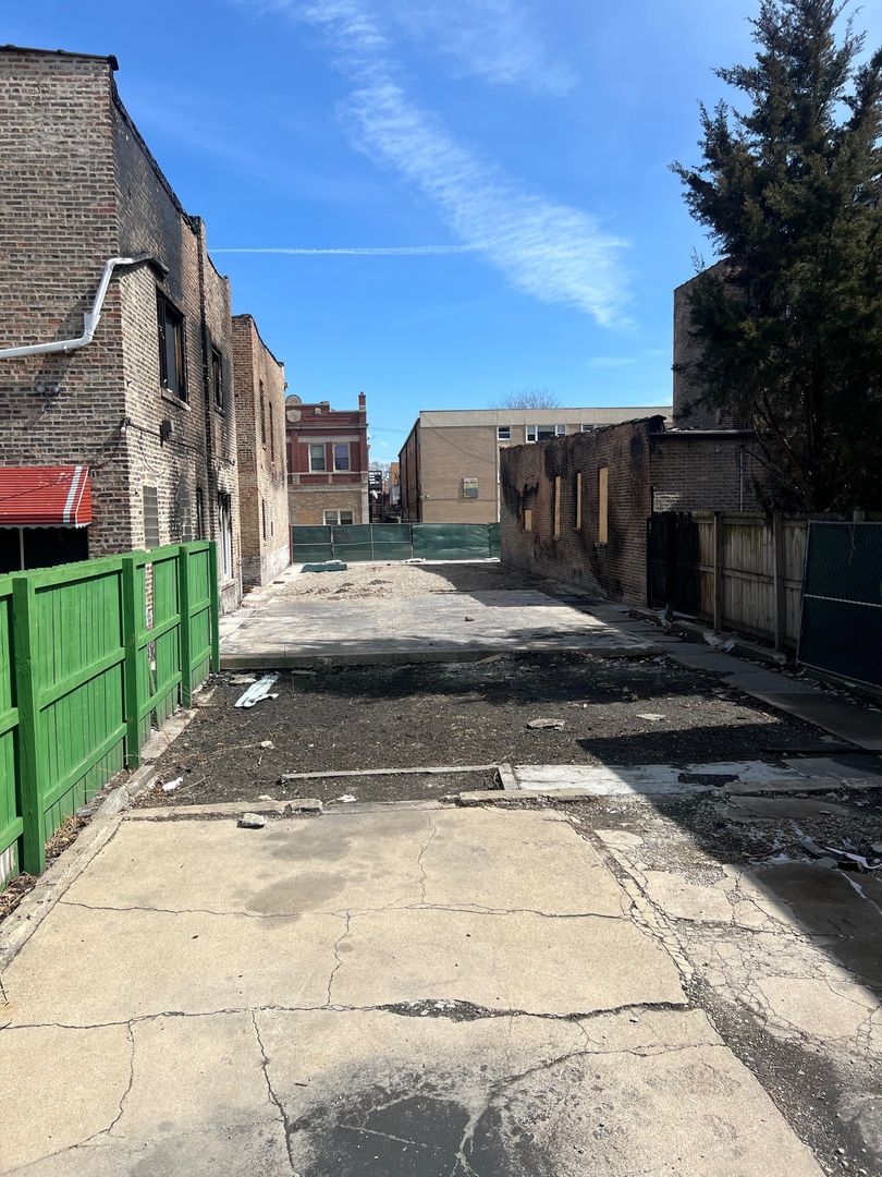 2214 Central Avenue — Cicero, IL 60804