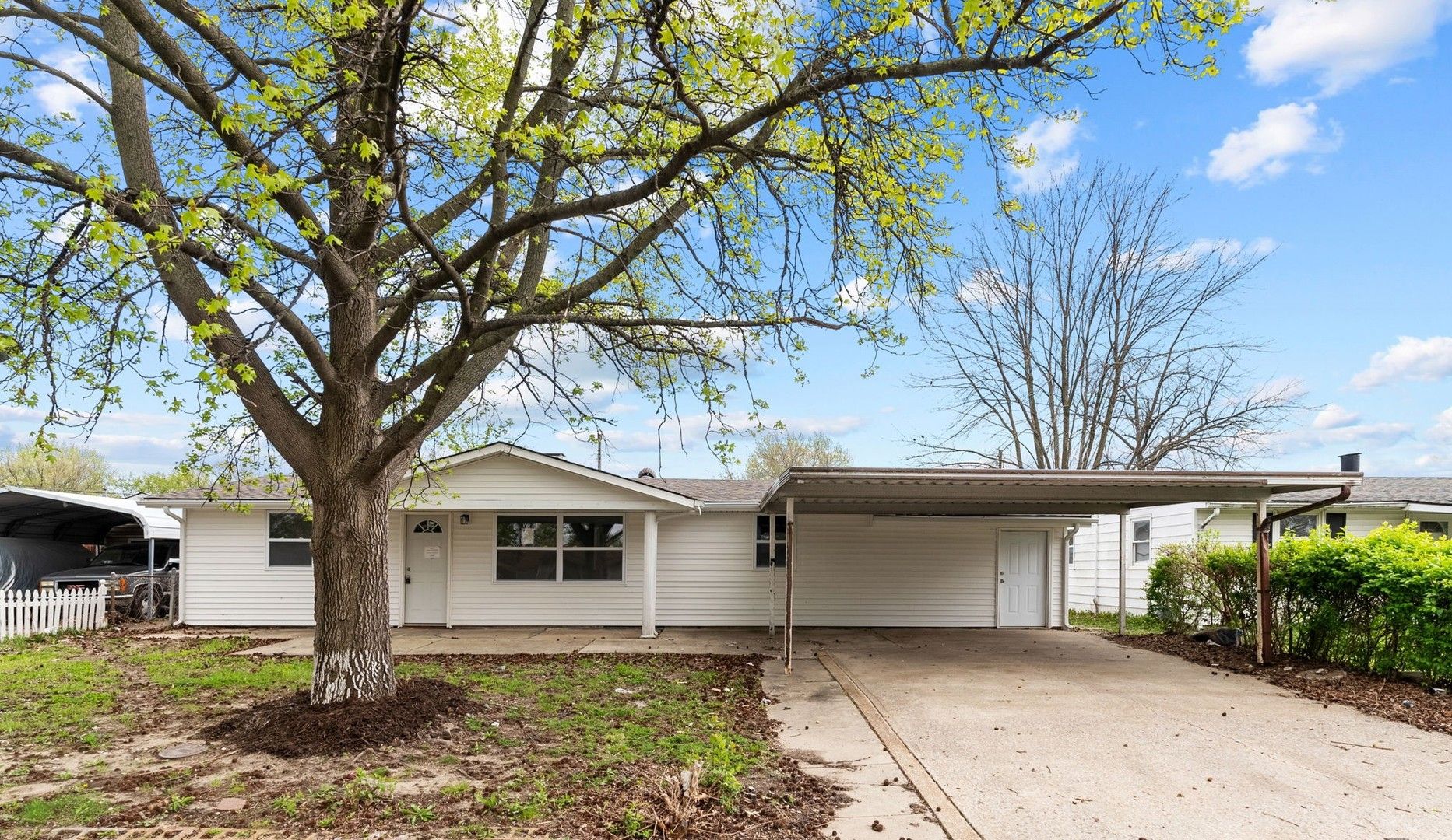 208 St Christopher Drive — Cahokia, IL 62206