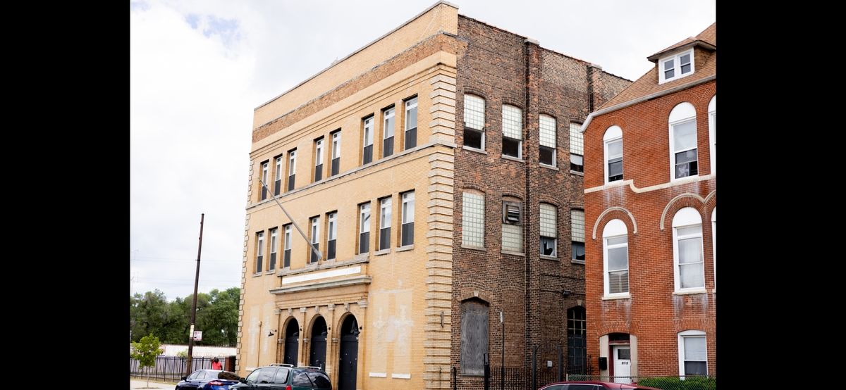 9511 Commercial Avenue, Chicago, IL 60617