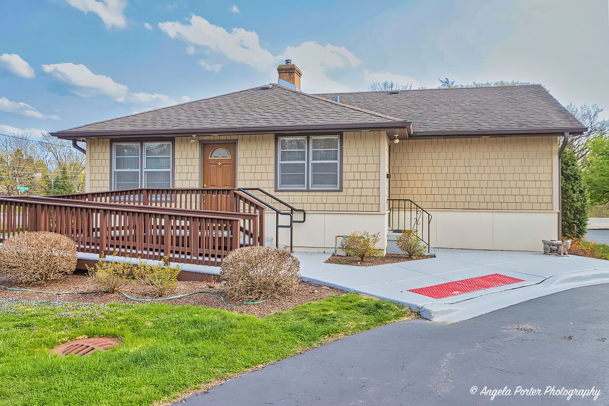 4017 Old Grand Avenue, Gurnee, IL 60031