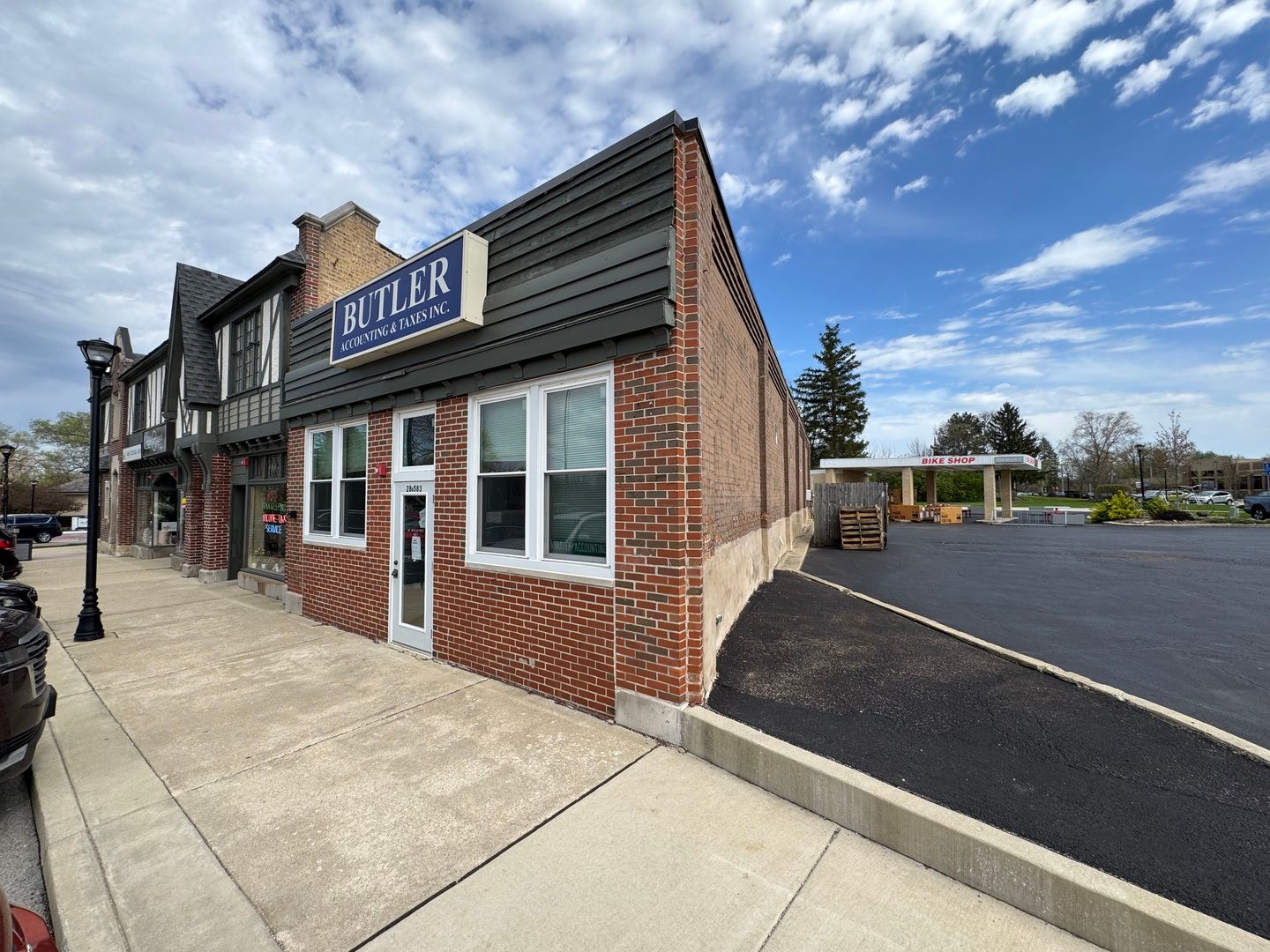 28w583 Stafford Place — Warrenville, IL 60555