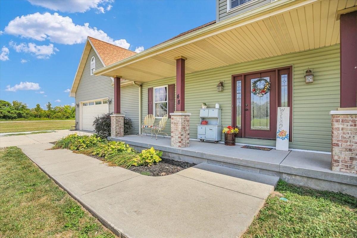 48 Nightingale Circle, Camargo, IL 61919