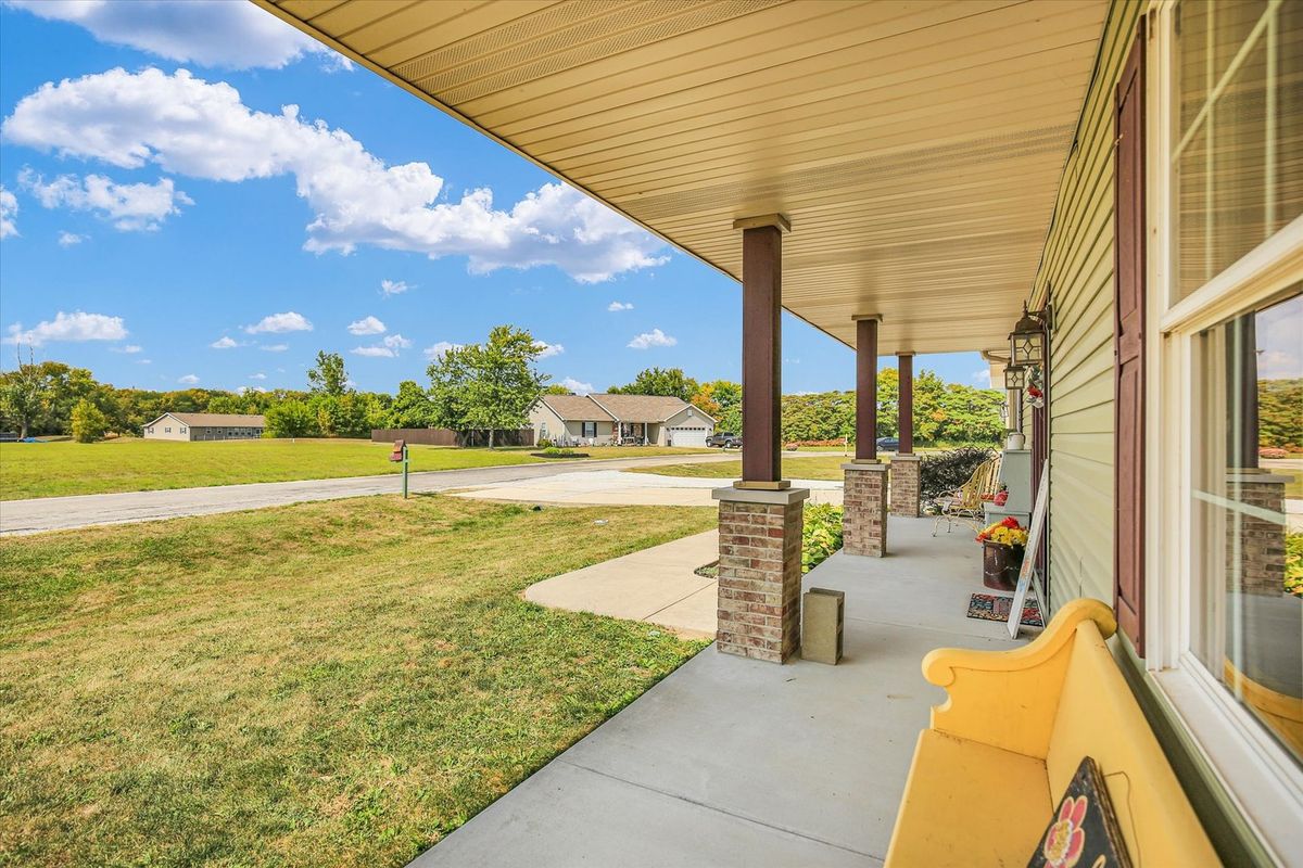 48 Nightingale Circle, Camargo, IL 61919
