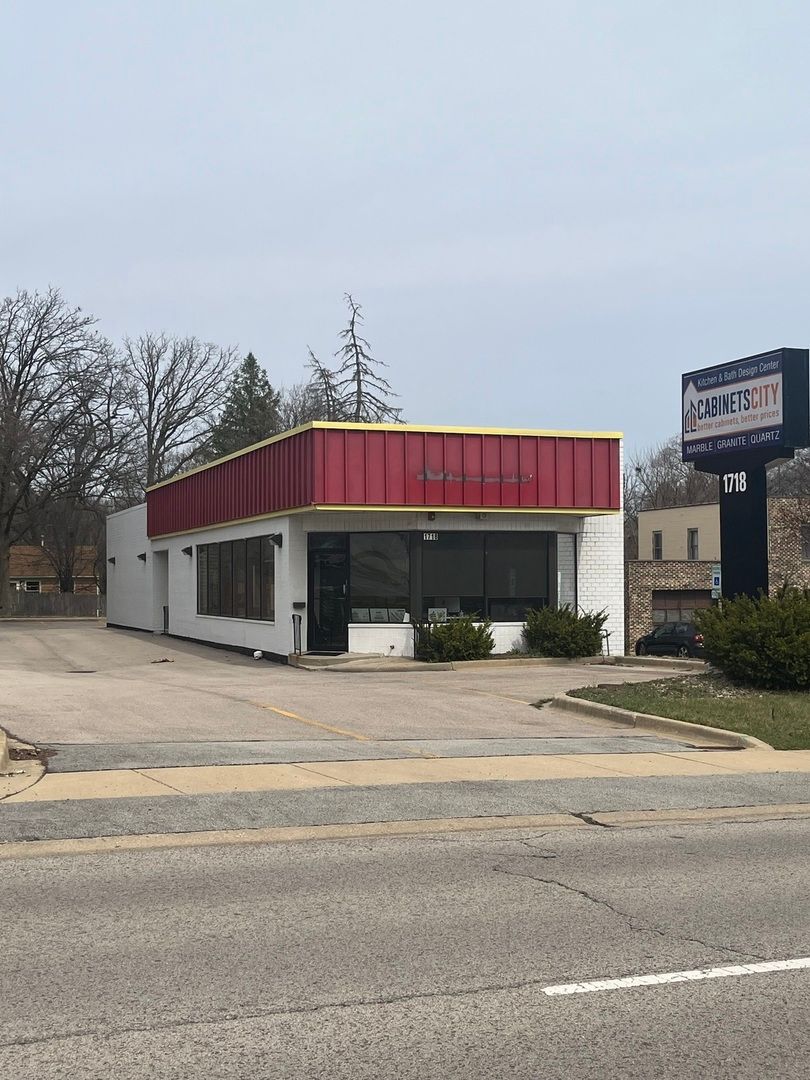 1718 Ogden Avenue — Lisle, IL 60532