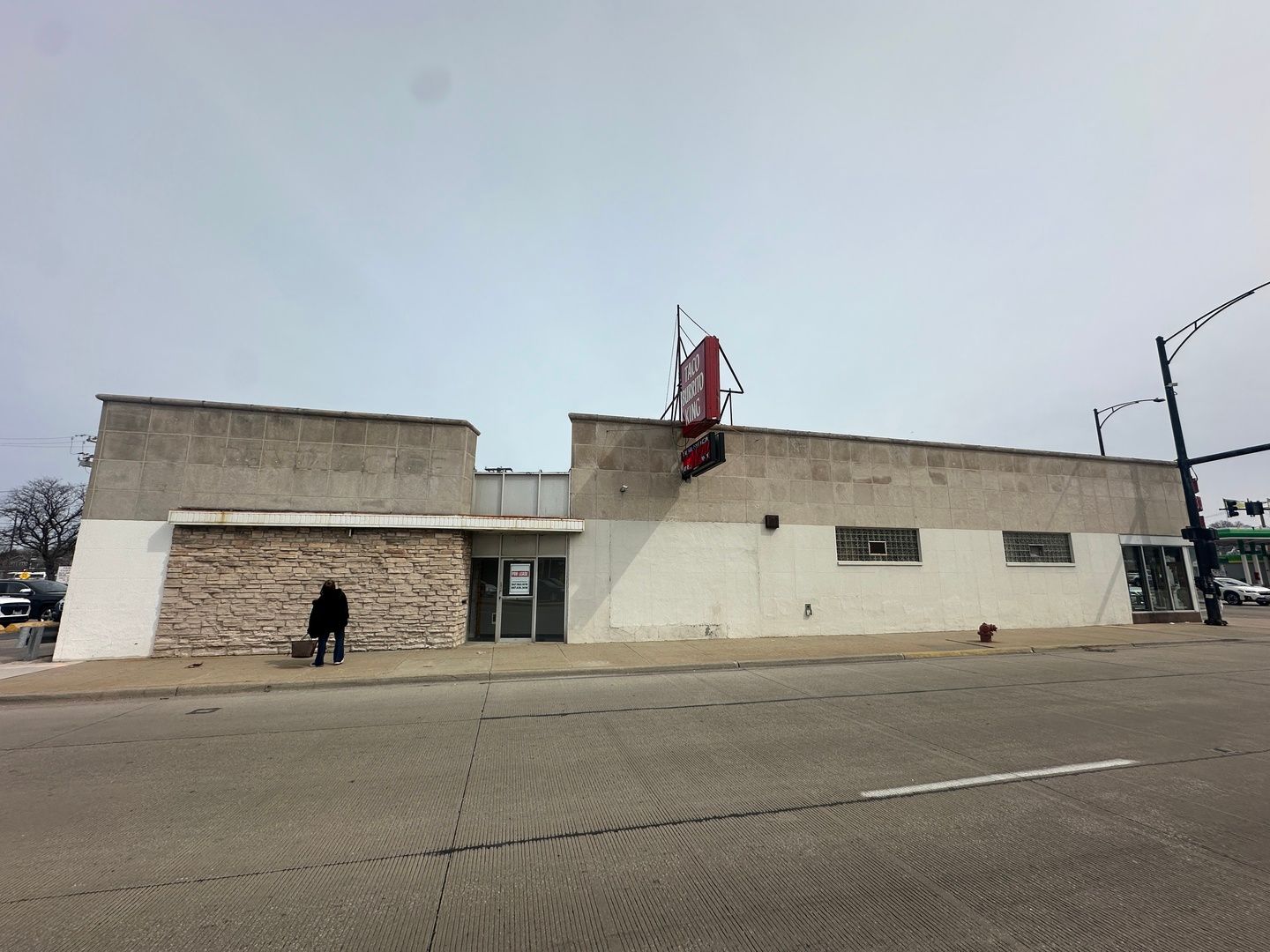 7156 W Higgins Avenue — Chicago, IL 60656