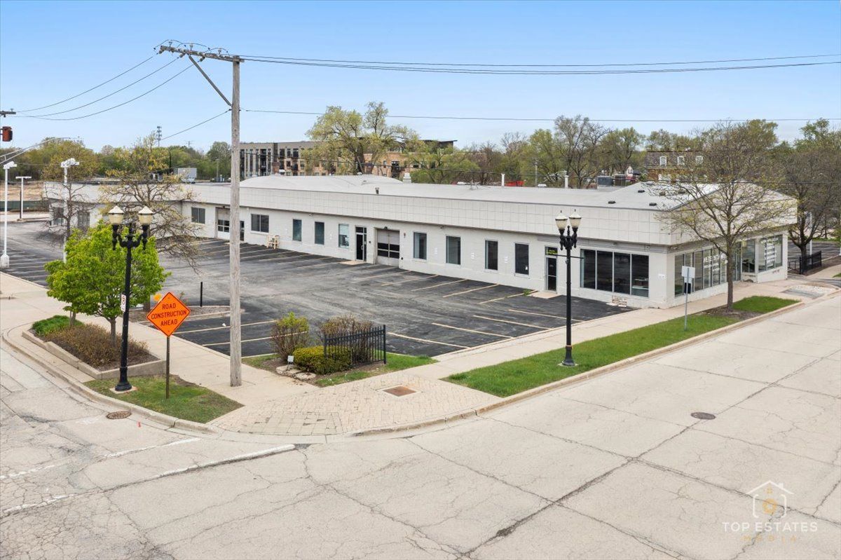 206 N Cook Street — Barrington, IL 60010