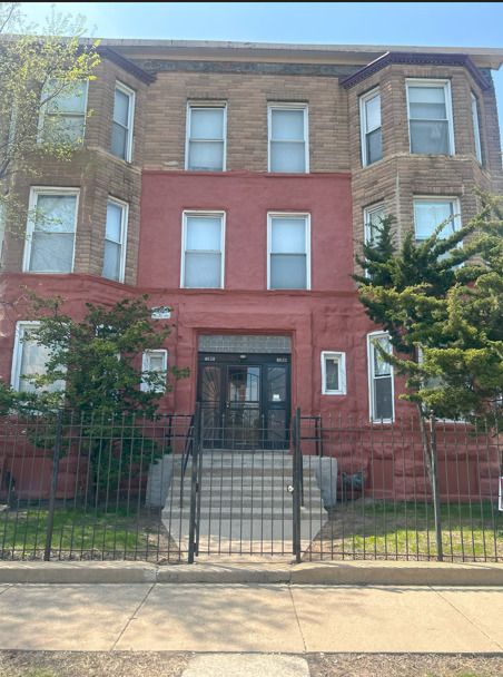 4622 Indiana Avenue, Chicago, IL 60653