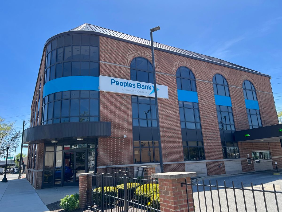 9226 Commercial Avenue, Chicago, IL 60617