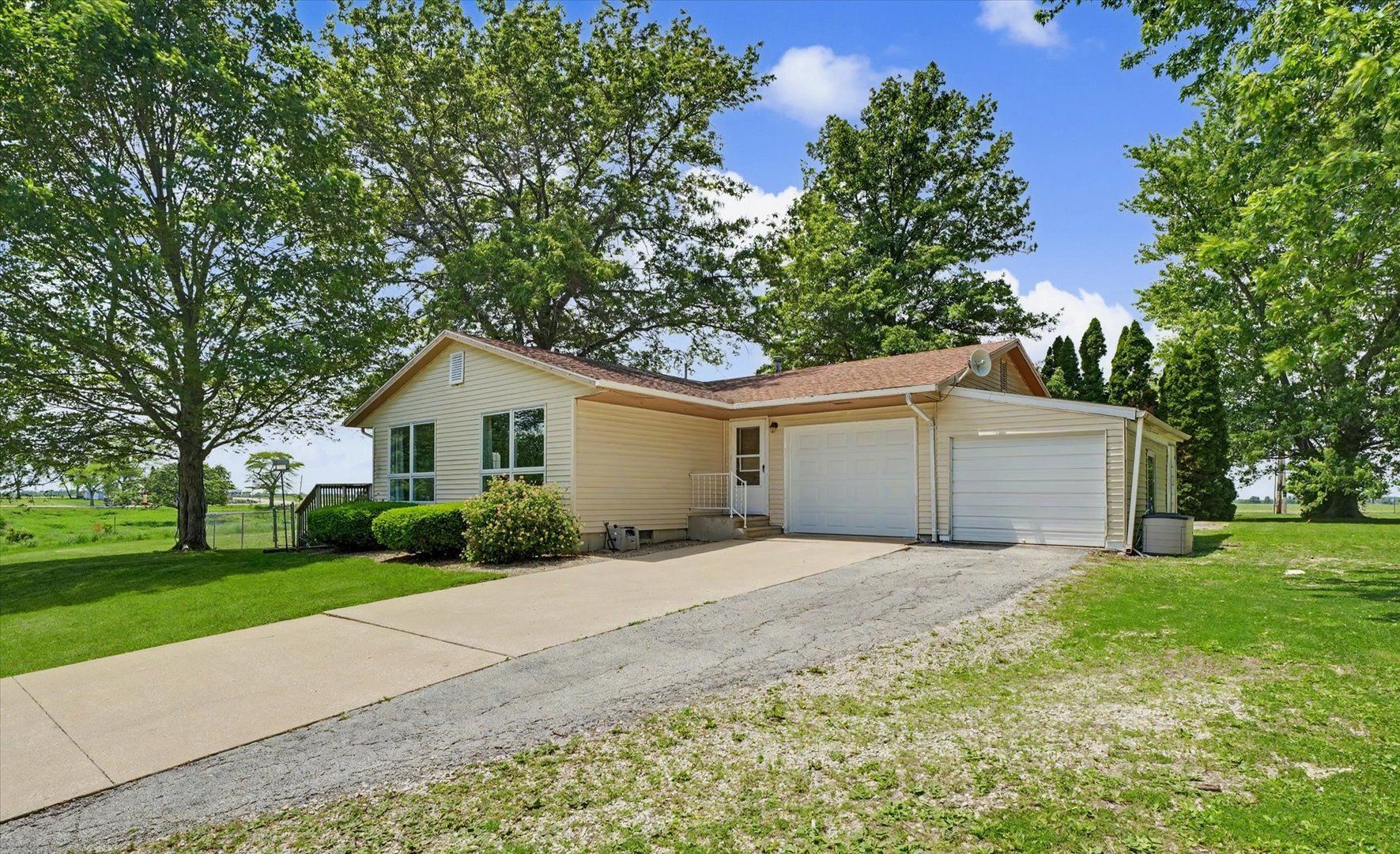 115 Choctaw Trail — Loda, IL 60948