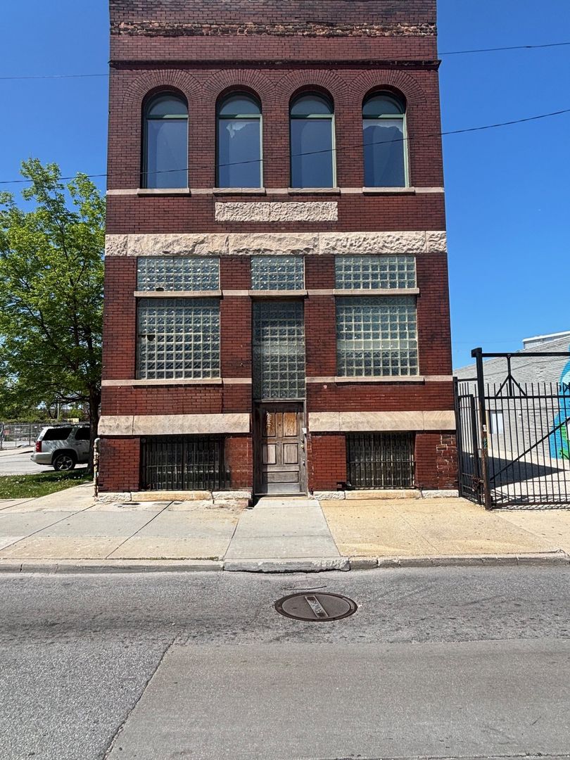 1312 W North Avenue — Chicago, IL 60642