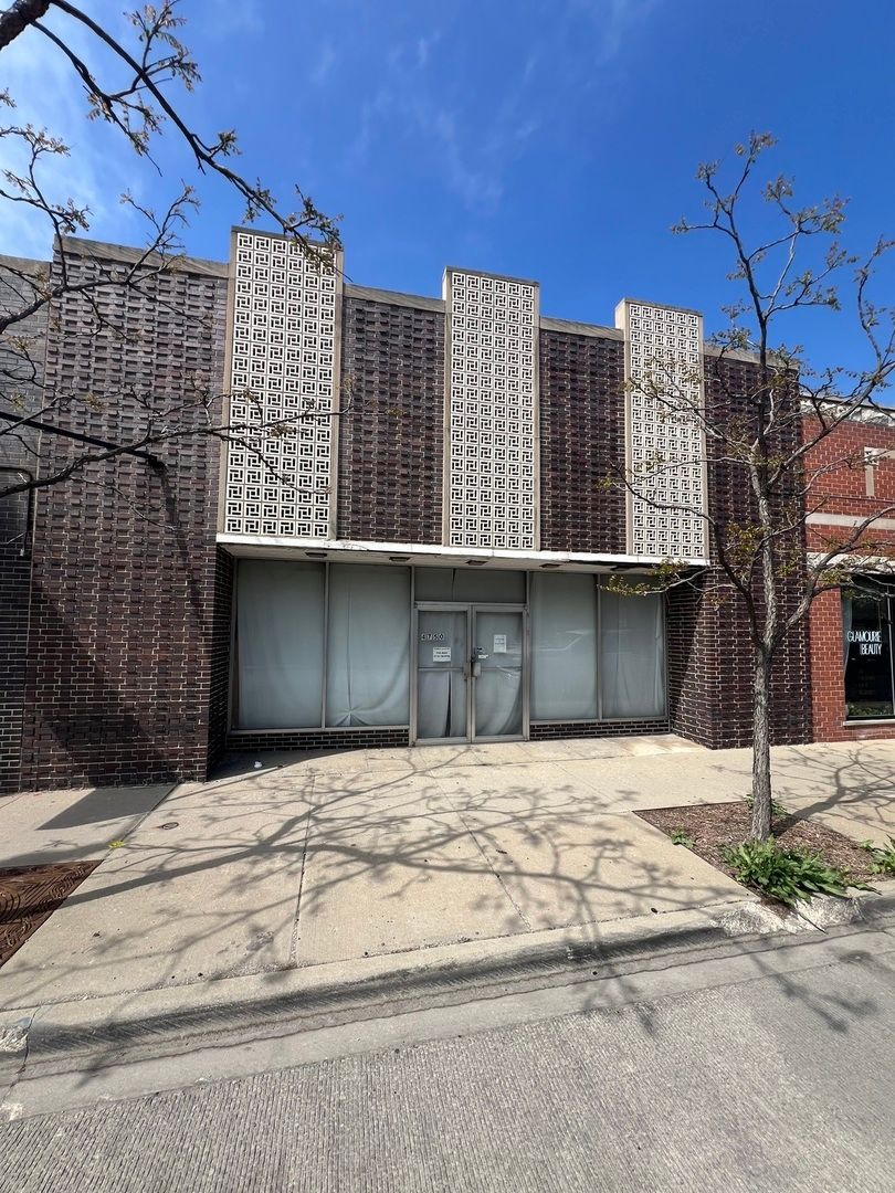 4750 N Milwaukee Avenue — Chicago, IL 60630